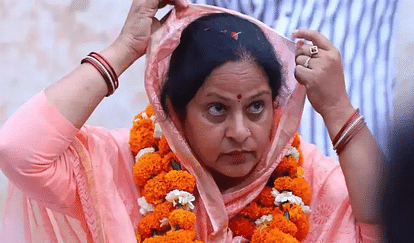 टोल पर फंसीं सपा सांसद, हुई नोंकझोंक: 'मैनेजर को बुलाओ, वो यहां नहीं आएंगे; परेशानी है तो ऑफिस में जाकर मिलो' MP Ruchi Veera argument with toll workers when their vehicle got stuck at the toll
