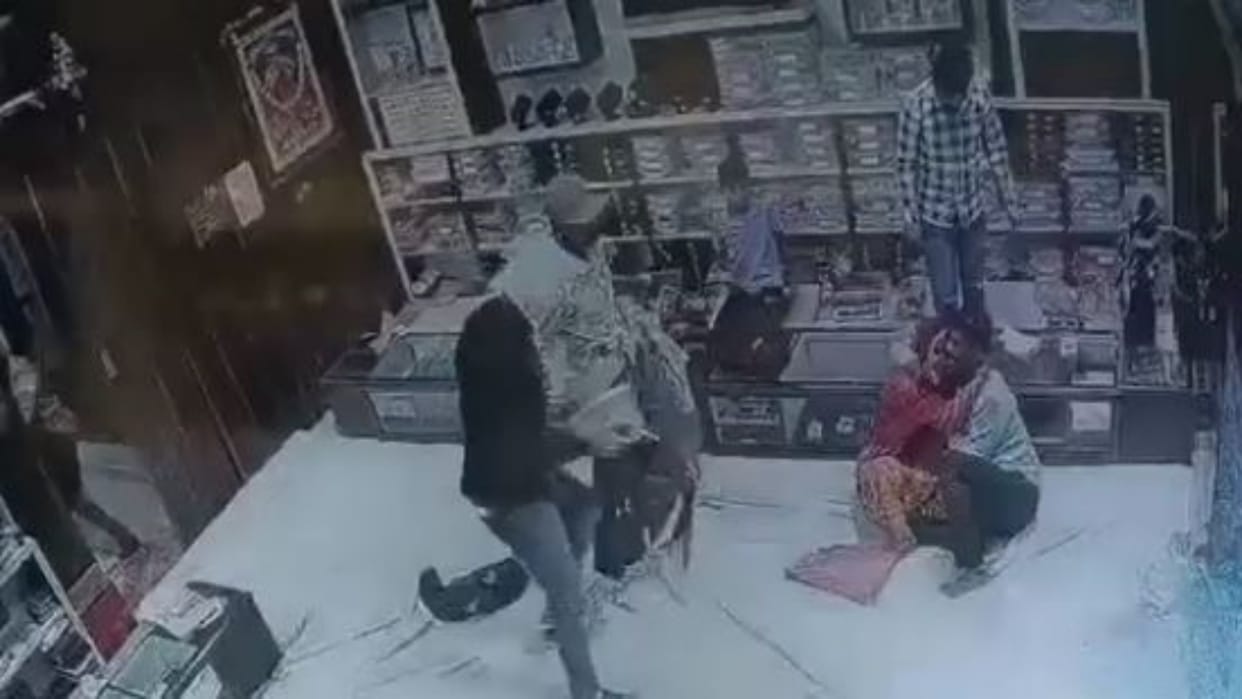 Jaipur Crime: Masked miscreants robbed a jewellery shop in Bagru, miscreants escaped on bike after firing