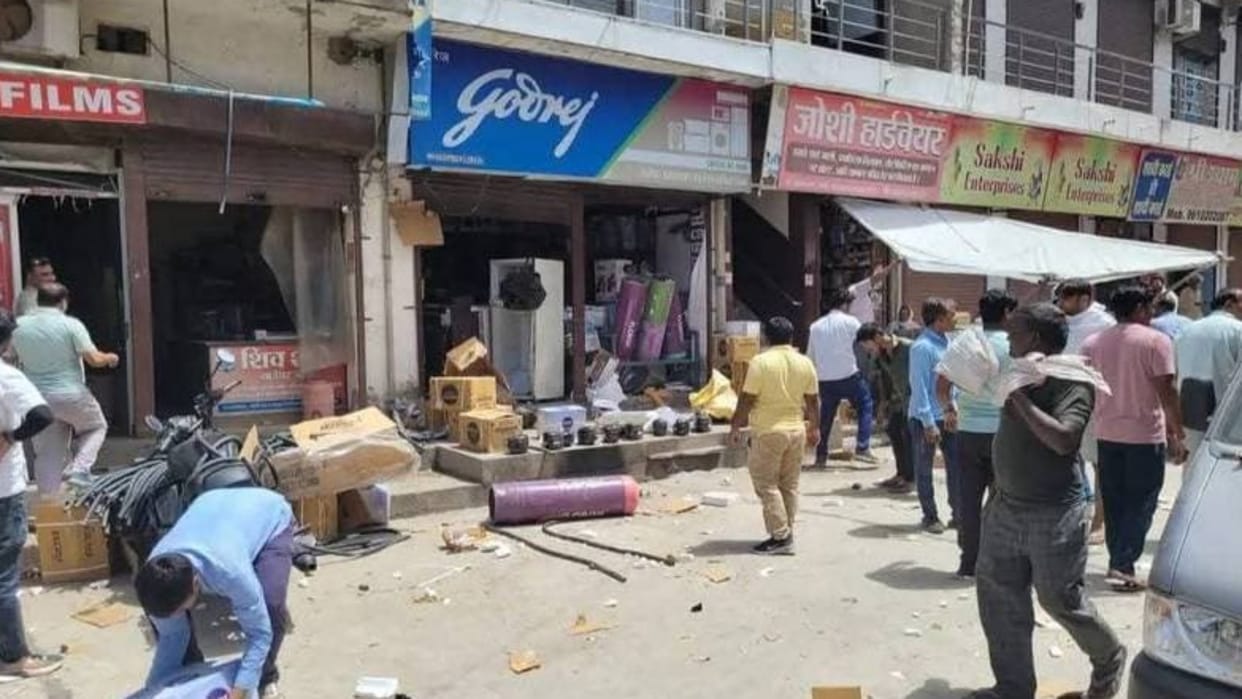 Kotputli News: There was a blast in the compressor of the refrigerator kept in the shop, there was chaos