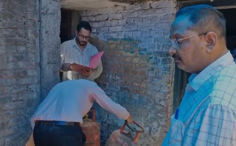 A case of illegal black marketing of gas has come to light in haldwani