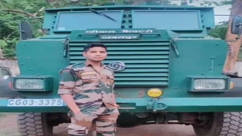 Head on collision between two bikes CAF jawan dies cousin injured bike rider absconded in Janjgir Champa
