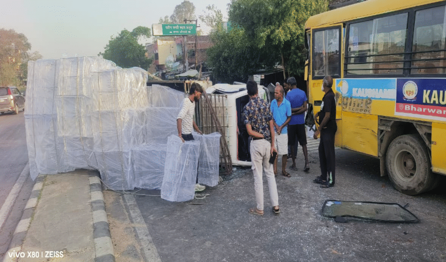 Kaushambi Accident: Uncontrolled loader collided with school bus and overturned, driver injured