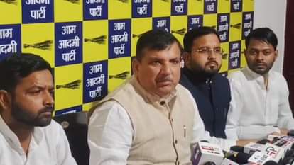 आप सांसद संजय सिंह।