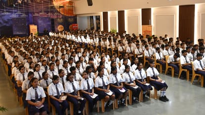 Nayi Disha Marks do not decide future keep learning continuously ADCP Vaibhav Bangar gave tips to students