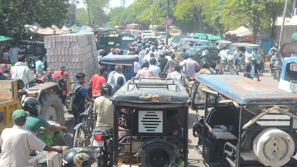 Traffic stopped for US Vice President public stuck in jam