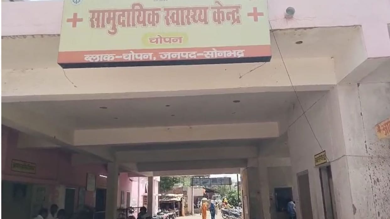 Auto overturned after colliding with a cow husband died wife and daughter injured