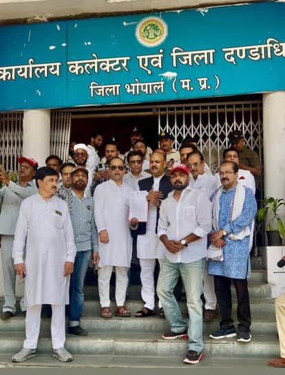 वक्फ बोर्ड परिसर में मुस्लिम समाज ने आतंकवाद का पुतला जलाया