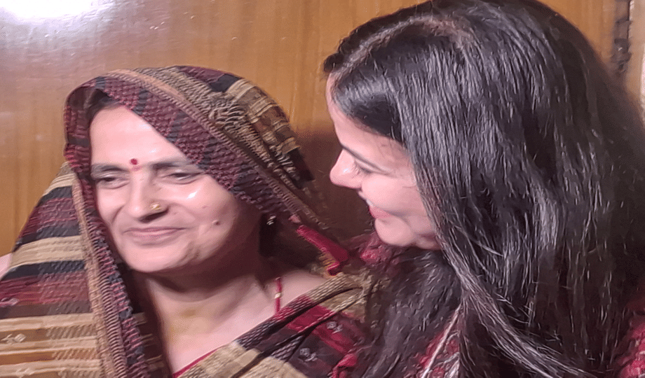 UPSC topper Shakti Dubey reached Prayagraj, welcomed from junction to home, showered with flowers