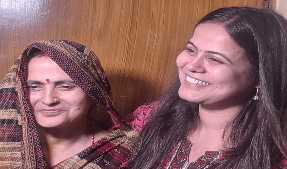 UPSC topper Shakti Dubey reached Prayagraj, welcomed from junction to home, showered with flowers