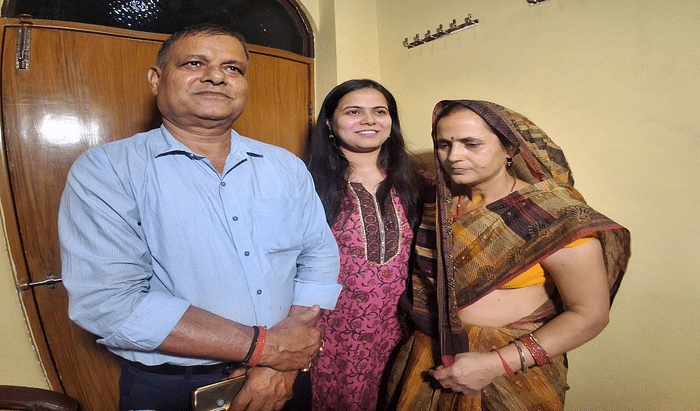 UPSC topper Shakti Dubey reached Prayagraj, welcomed from junction to home, showered with flowers