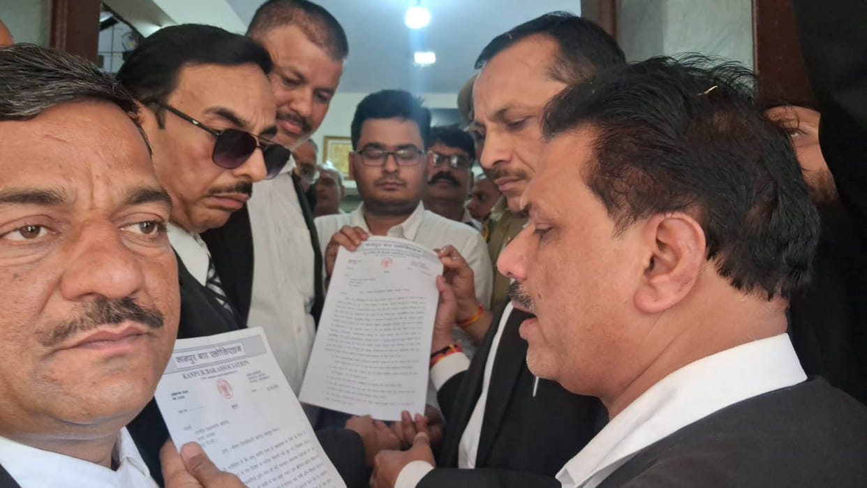 Kanpur: Angry lawyers tied black bands over Pahalgam attack, sent memorandum to PM
