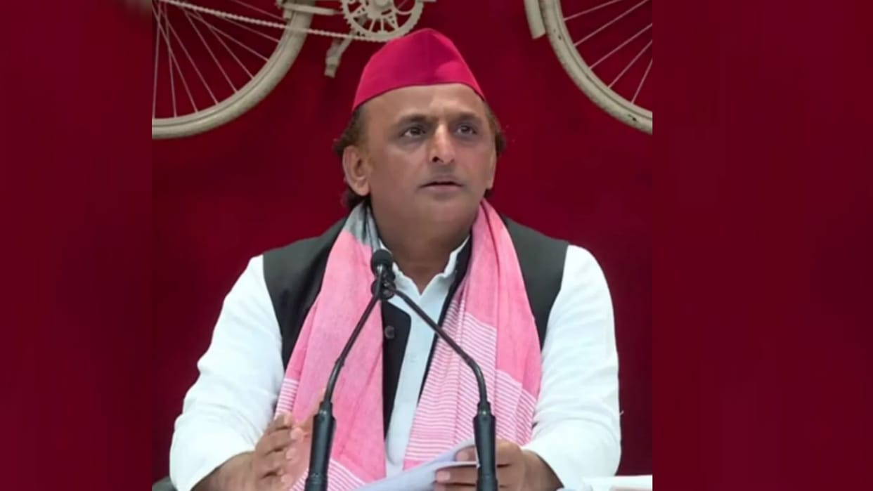 Akhilesh said: SP will hoist the tricolour on 15th August in those schools which will be locked, this is an at