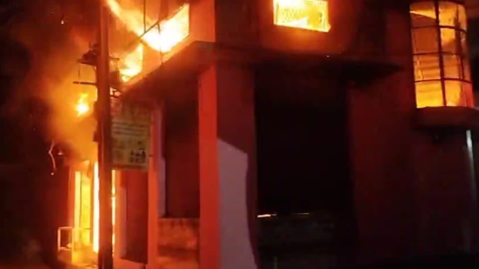 Amroha: A short circuit caused a fire in the madrasa operator's house, the family ran to save their lives