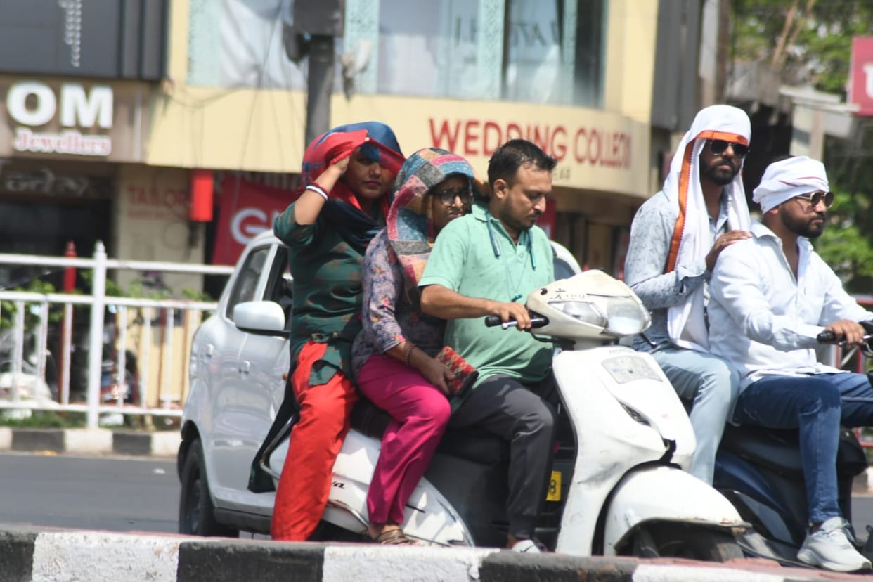 MP Weather: Mercury recorded 44.4 degrees in Khajuraho, MP, rain expected in some areas on 26 and 27 April