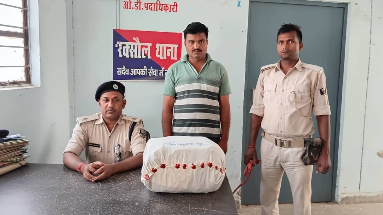 Motihari Bihar police station driver turned out to be ganja smuggler action was taken of secret information