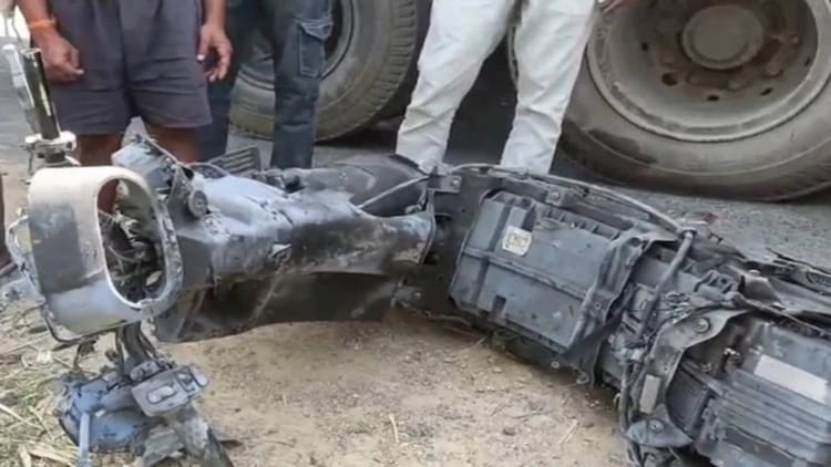 Bihar News: नेशनल हाइवे पर ब्लास्ट हो गई स्कूटी, गंभीर रूप से झुलसे बाप और बेटी की मौत, दो घर आग की चपेट में