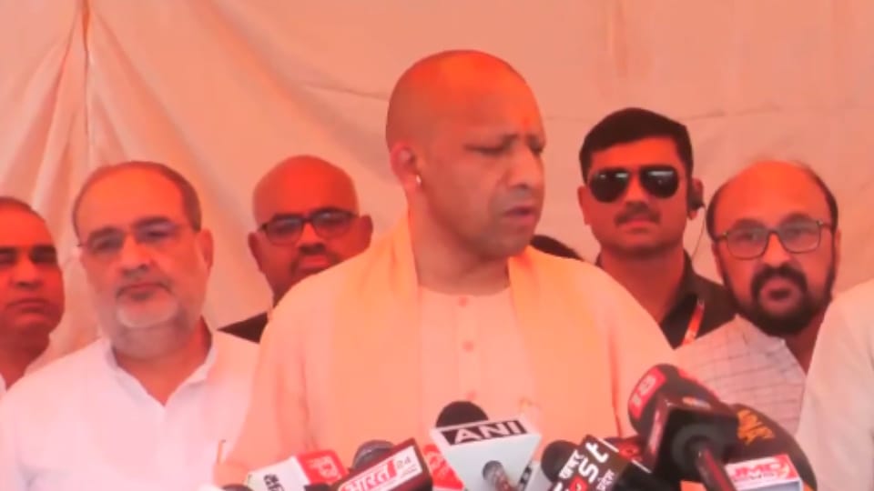 Pahalgam Attack Aishanya Says to CM Yogi I want revenge or else I will die why did kill my Shubham