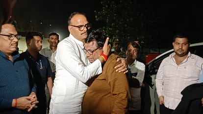 Pahalgam accident: The body of deceased Shubham of Kanpur reached Lucknow airport, atmosphere became emotional
