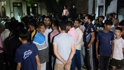Meerut: A criminal shot a young man from his own village, the villagers surrounded him and killed