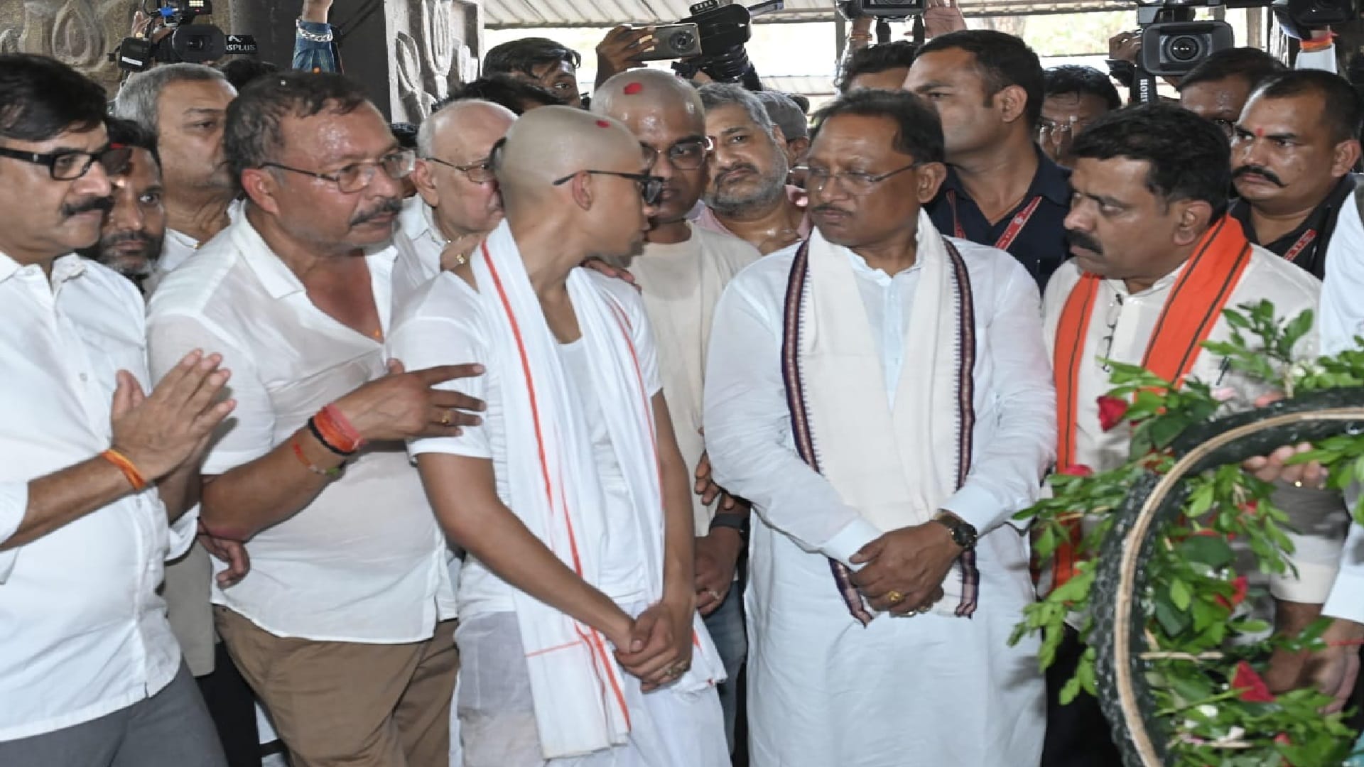 CM vishnu deo Sai shouldered the body of late Mirania of Raipur who died in the Pahalgam terror attack