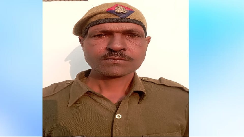 Amroha: Homeguard dies in bull attack, villagers furious, Kiranpal was posted in Adampur police station
