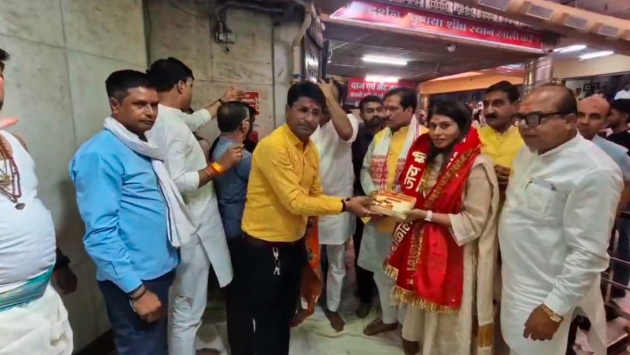 Union Minister Khadse reached to visit Baba Mahakal  first time after becoming a minister