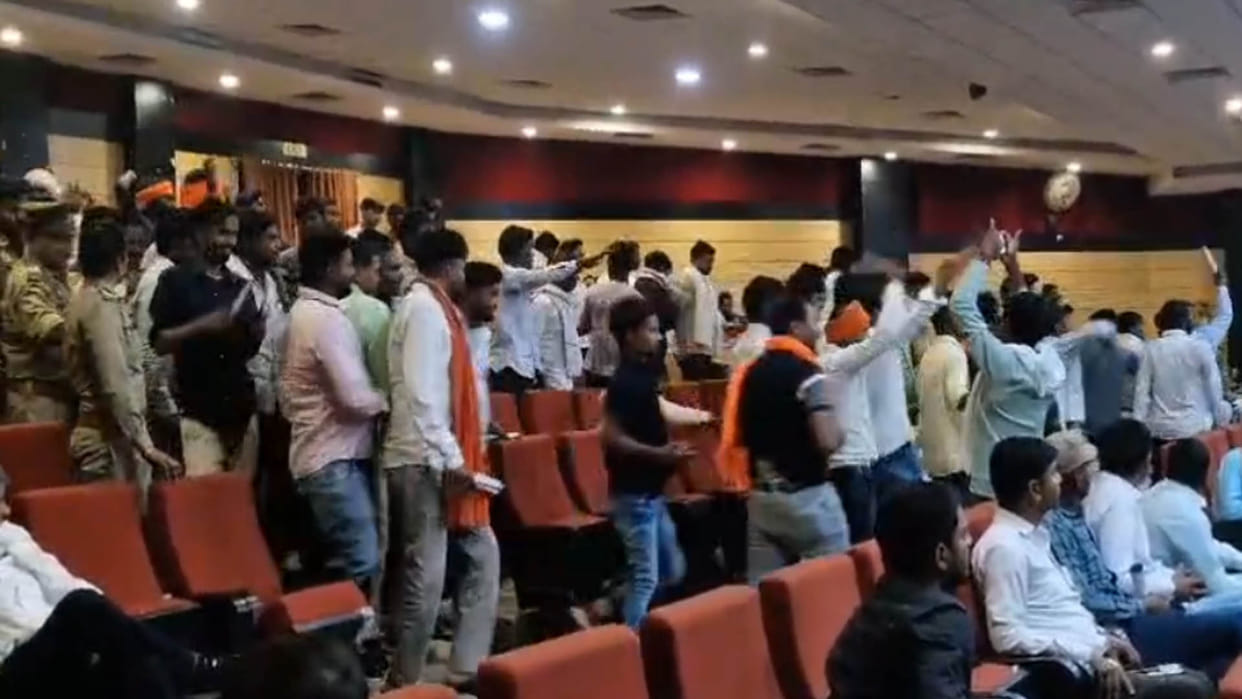 UP: Opposition to Minister Asim Arun in Baba Saheb Samman Samaroh, ruckus in auditorium