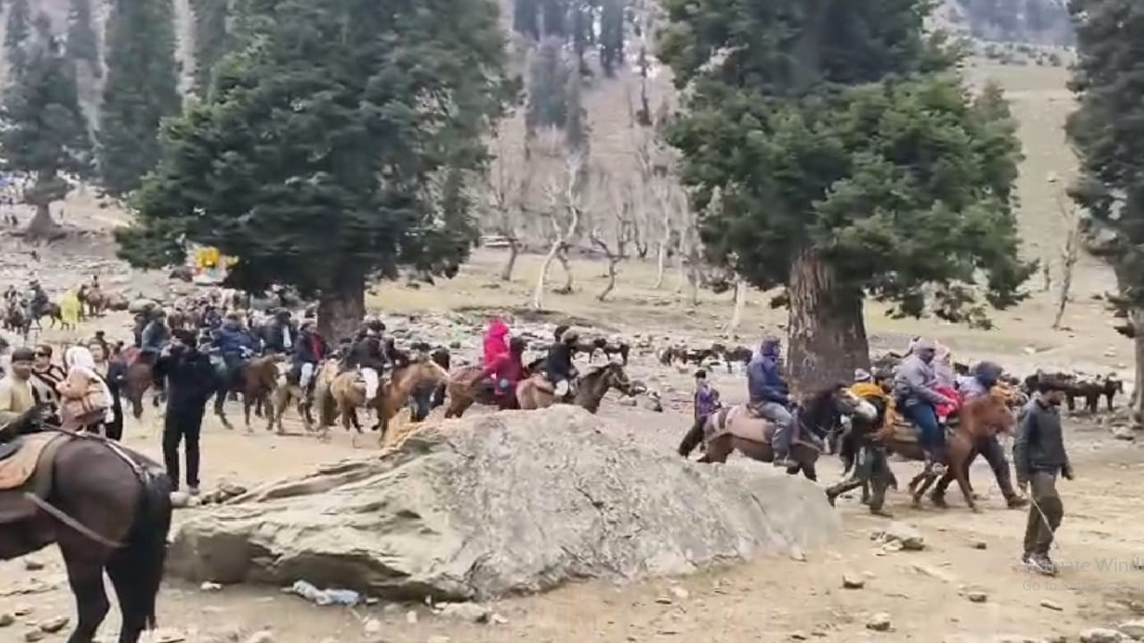 Amar Ujala  ground report from Sonamarg Even after attack thousands of tourists are visiting valley