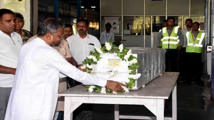 Pahalgam Terror Attack: बिहार के लाल IB अफसर का पार्थिव शरीर पहुंचा रांची, परिवार को बचाने में दे दी कुर्बानी