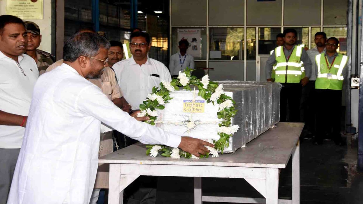 Pahalgam Terror Attack: Tribute paid to the body of Bihar resident IB officer Manish Ranjan at Ranchi airport