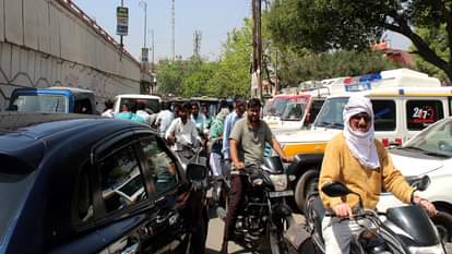 तालाब चौराहे के सपोर्ट रोड पर लगा जाम