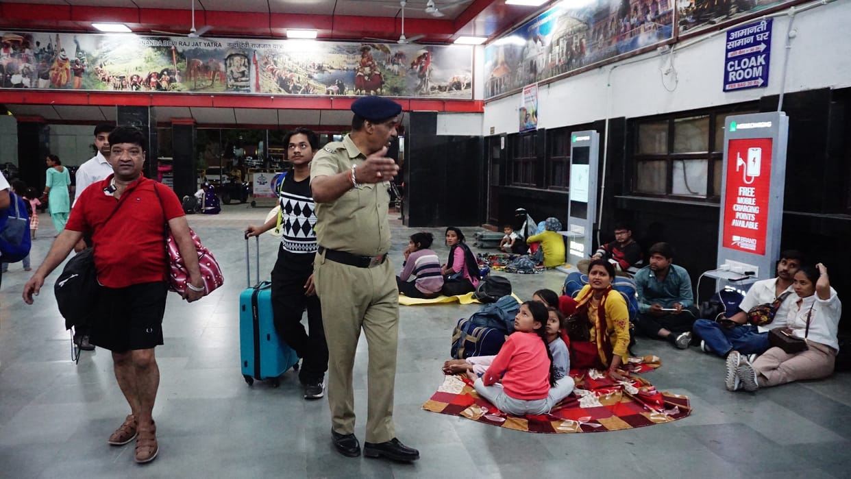 Pahalgam Attack Pakistani couple returned from Dehradun after government Order stayed in Vikasnagar