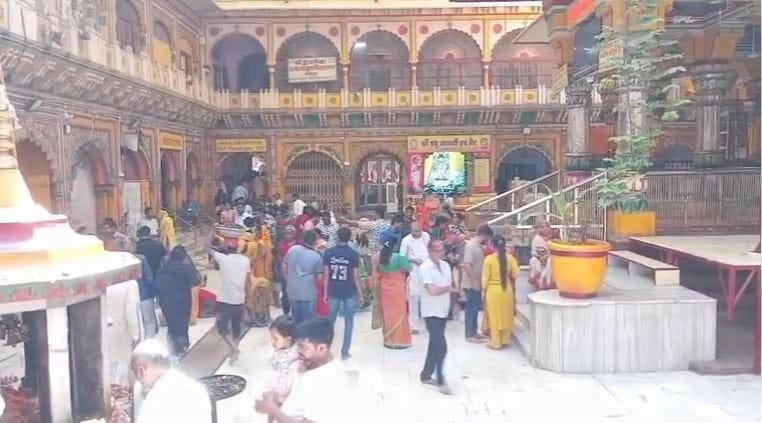 Shri Vallabhacharya ji's 548th birth anniversary was celebrated at Thakur Dwarkadhish Temple
