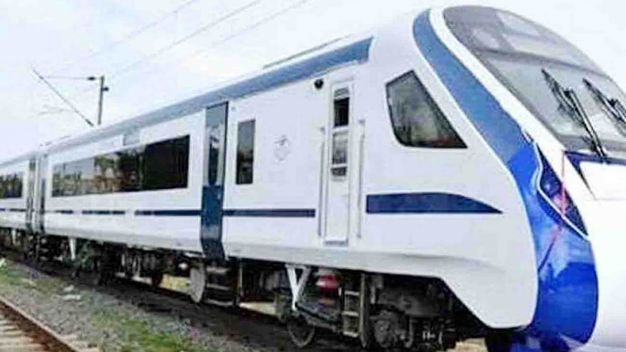 Kanpur: Businessman's bag full of notes left behind in Vande Bharat, RPF found it