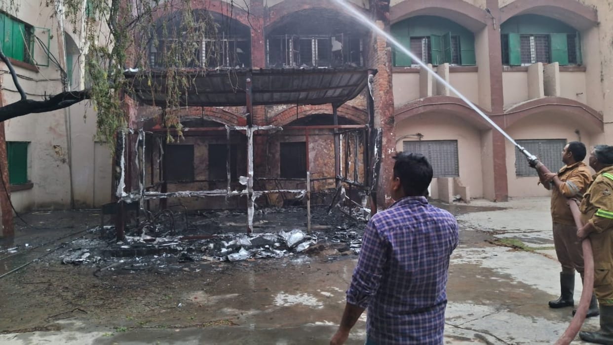 Fire broke out in DRM office due to short circuit in chandauli