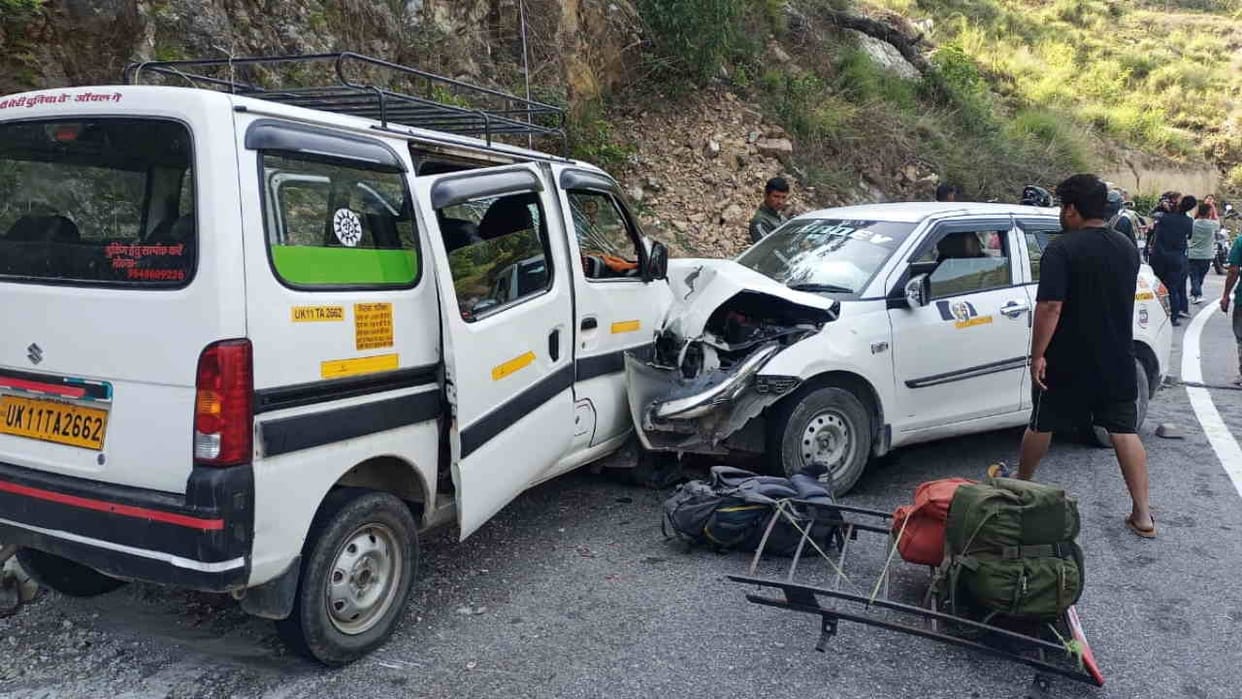 Badrinath Highway Accident Two vehicles collided in Baidanu near Langasu on Highway people children injured