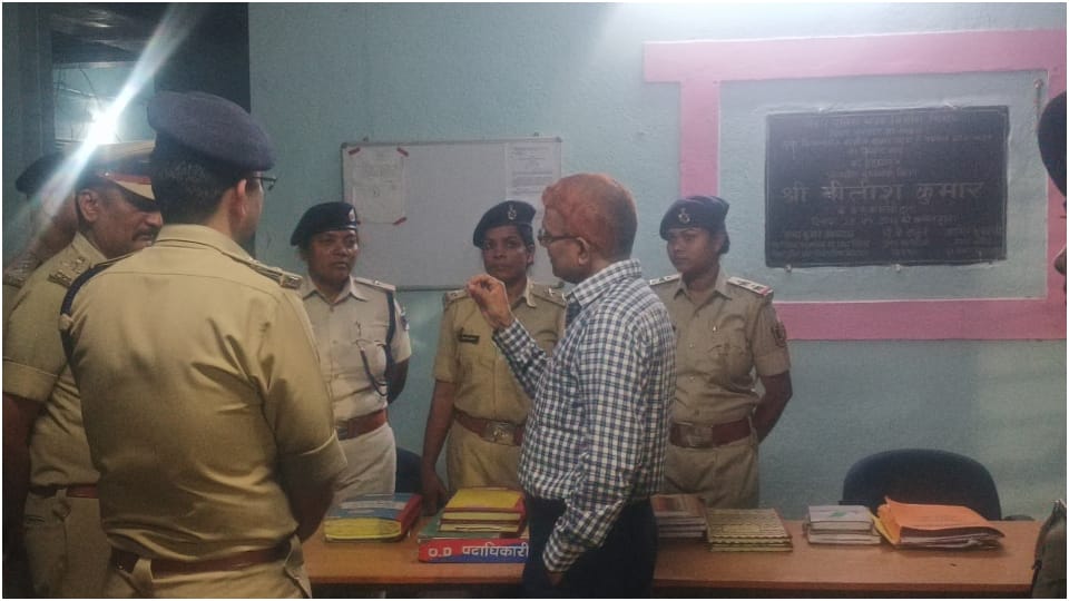 ADG Paras Nath inspected Kasim Bazar police station of Munger