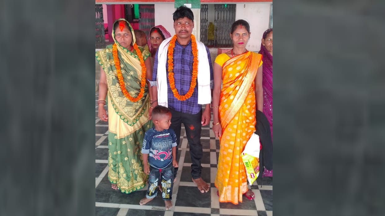 UP: 52-year-old woman marries grandson... Social boycott