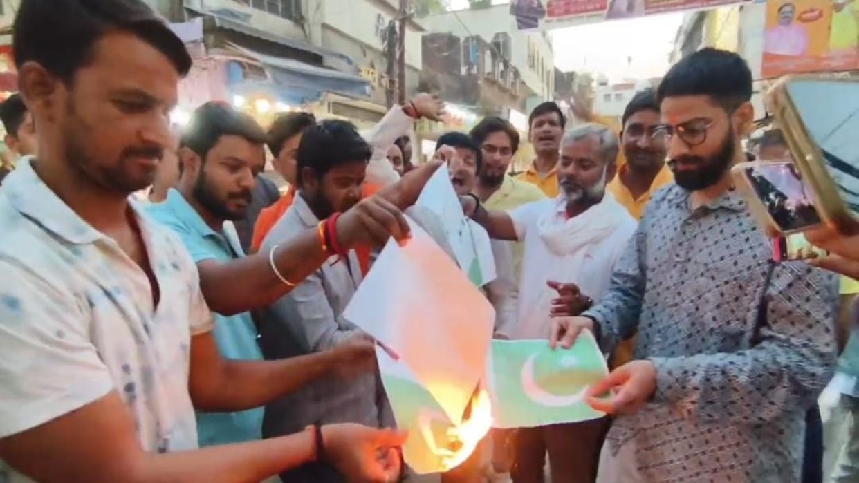 Muzaffarpur News: People's anger erupted against the Pahalgam attack, entered Pakistan and demanded action