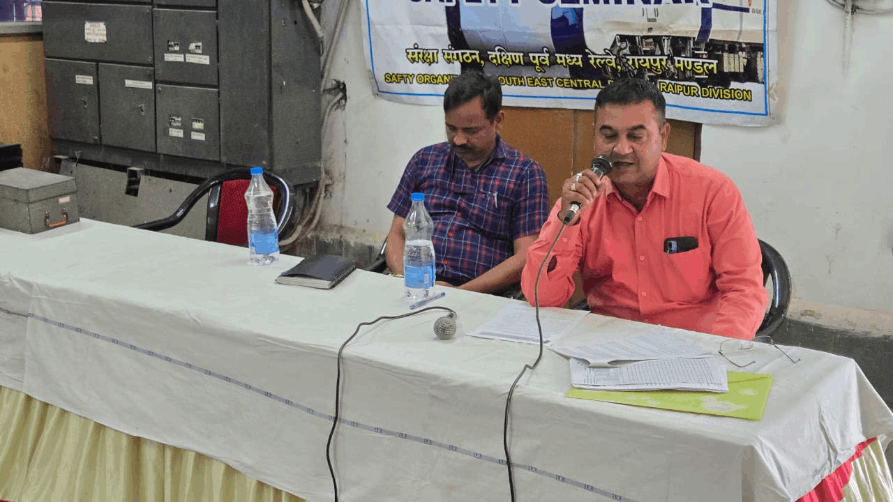 भाटापारा स्टेशन में संरक्षा संगोष्ठी का आयोजन
