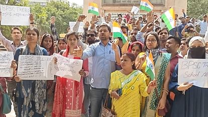 BPSC TRE 3: पटना में शिक्षकों ने किया प्रदर्शन, कहा- 14 महीने से नियुक्ति का इंतजार कर रहे, अब आंदोलन करेंगे BPSC TRE: Teachers protested in Patna said- have been waiting for joining for 14 months, will now protest