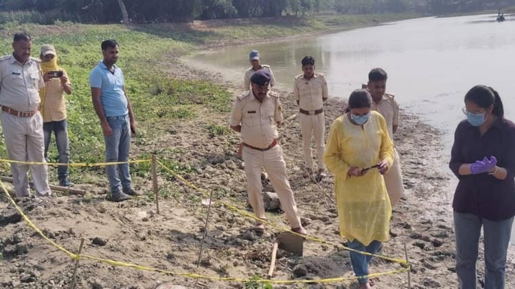 Bihar News: दो दिन से लापता किशोरी का शव मिट्टी से खोदकर निकाला, नदी किनारे गड़ा था, पुलिस जांच शुरू