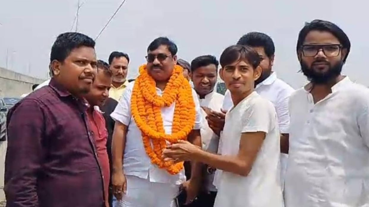 Bihar Politics Kishanganj Former MLA Tausif Alam joined AIMIM said there was no freedom of speech in Congress