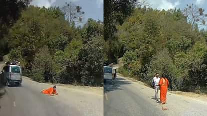 चलती गाड़ी ने गिरी महिला