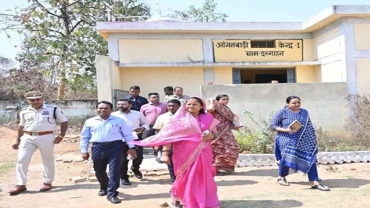 CG Minister Laxmi Rajwade inspected Anganwadi Center Kanker