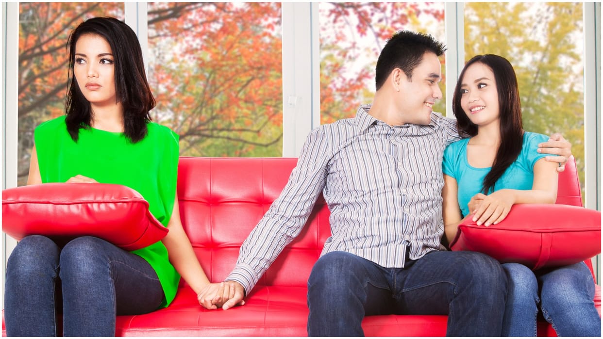 Real Reasons For Extramarital Affairs Why Do People Cheat in Relationship