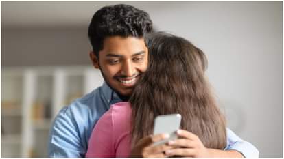 Mobile phones are breaking the relationships between husband and wife