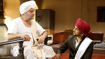 Phule Movie Review in Hindi by Pankaj Shukla Ananth Mahadevan Pratik Gandhi Patralekhaa Vinay Pathak