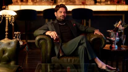 Jewel Thief 2025 Movie Review in Hindi by Pankaj Shukla Siddharth Anand Saif Ali Khan Jaideep Ahlawat Netflix