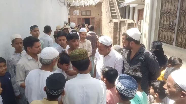 Roof collapses in Mau five people injured and an innocent child dies